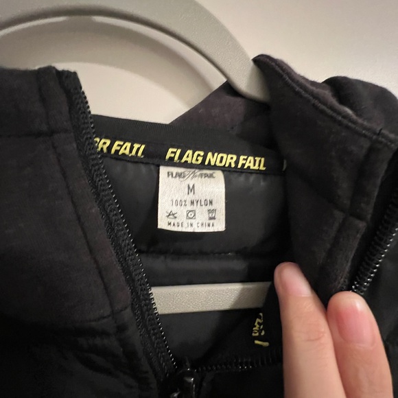 Flag nor Fail - Women’s black puffer vest with hood - medium - Picture 5 of 7